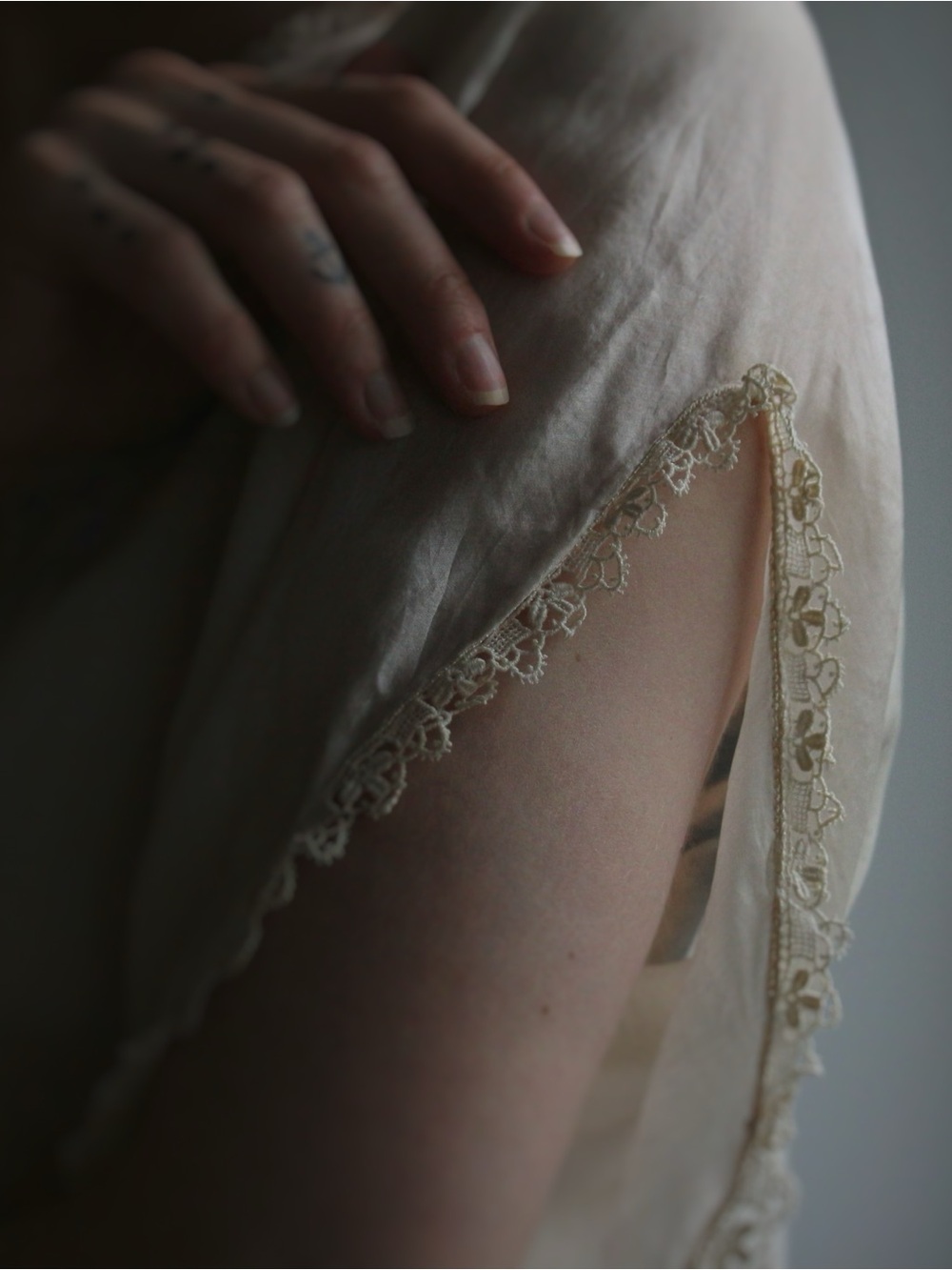 1920's Floral Embroidered Silk & Lace Lounge Blouse - Picture 5 of 10